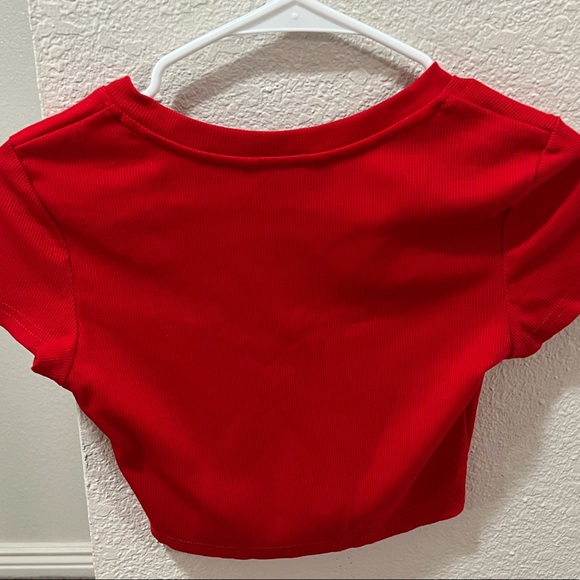 SHEIN Red V- Neck Short Sleeve Crop Top - Picture 3 of 3